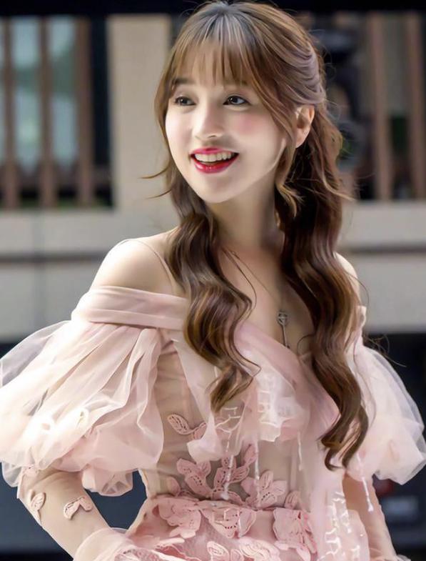 金莎少女感郝蕾,金莎正面回应郝蕾的点评