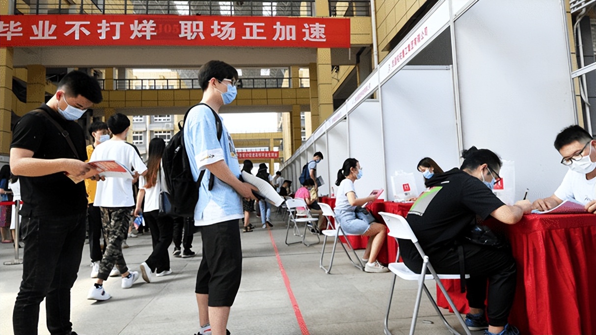 薪资待遇高且容易学的专业排名,未来就业工资收入比较高的专业