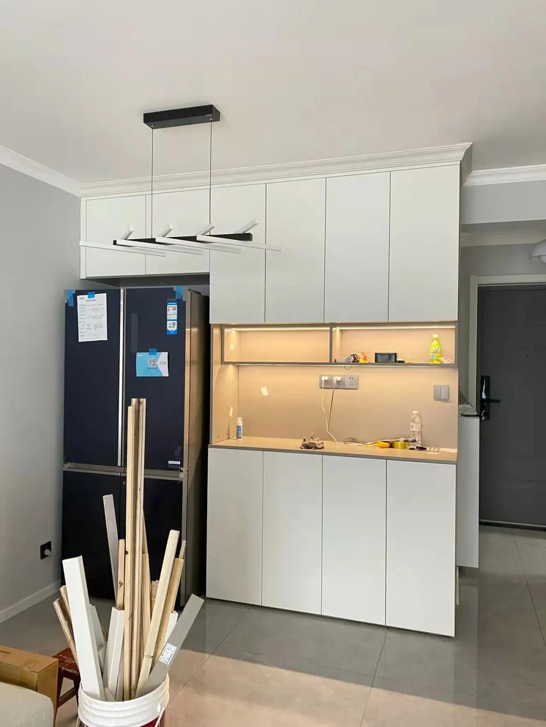 冰箱嵌入餐边柜深度多少才适合,冰箱嵌入餐边柜靠里还是靠外