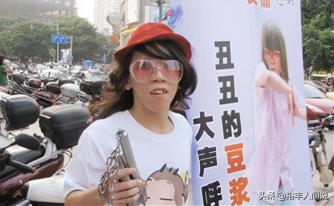 网红“豆浆王子”街头搭讪女童，遭好心人斥责，曾因猥亵女童入狱