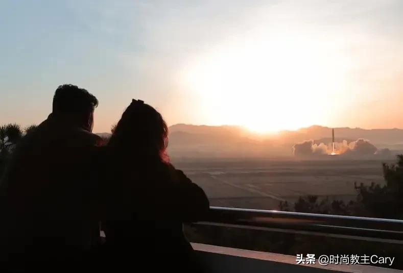 虎父无犬女！10岁朝鲜千金气场太强，1万2儿童外套穿出大佬范