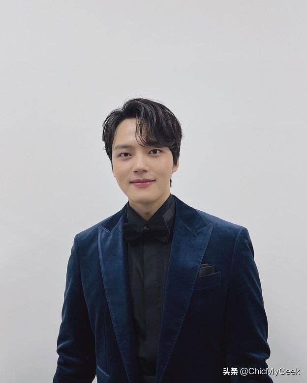 他是8岁出道的国民弟弟，如今成韩剧新男神，还是女神收割机