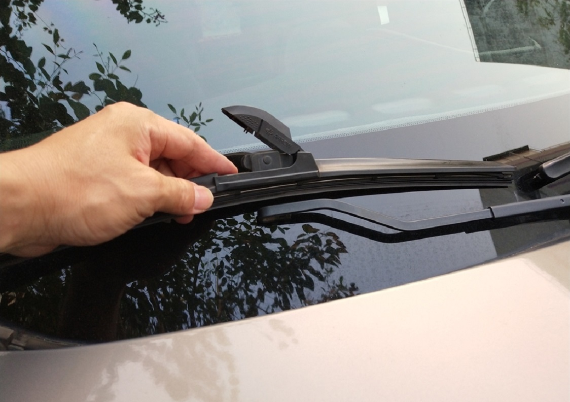 雨刮器出现呱呱声,雨刮器出现呱呱呱声音