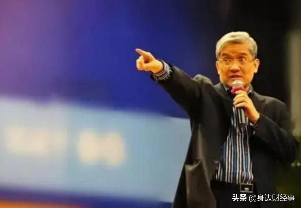 与空姐相识三年，让其背负900万债务，*咸平郎**坠落之路是怎样的