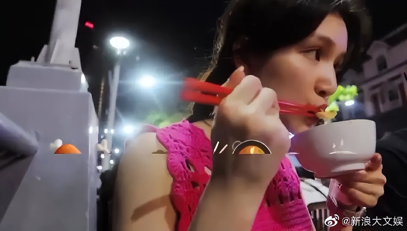 陈思诚柬埔寨,陈思诚与新女友与好友共进晚餐