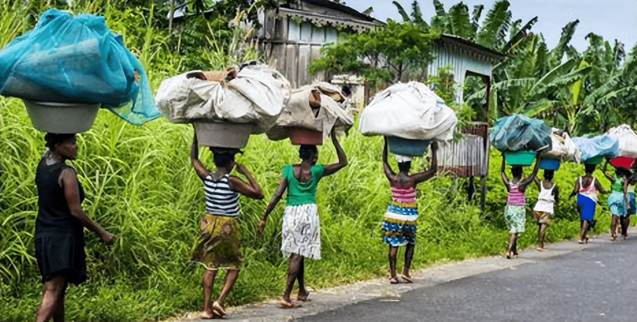 女大学生毕业后被外派非洲，年薪15万，现在无时无刻不想回国