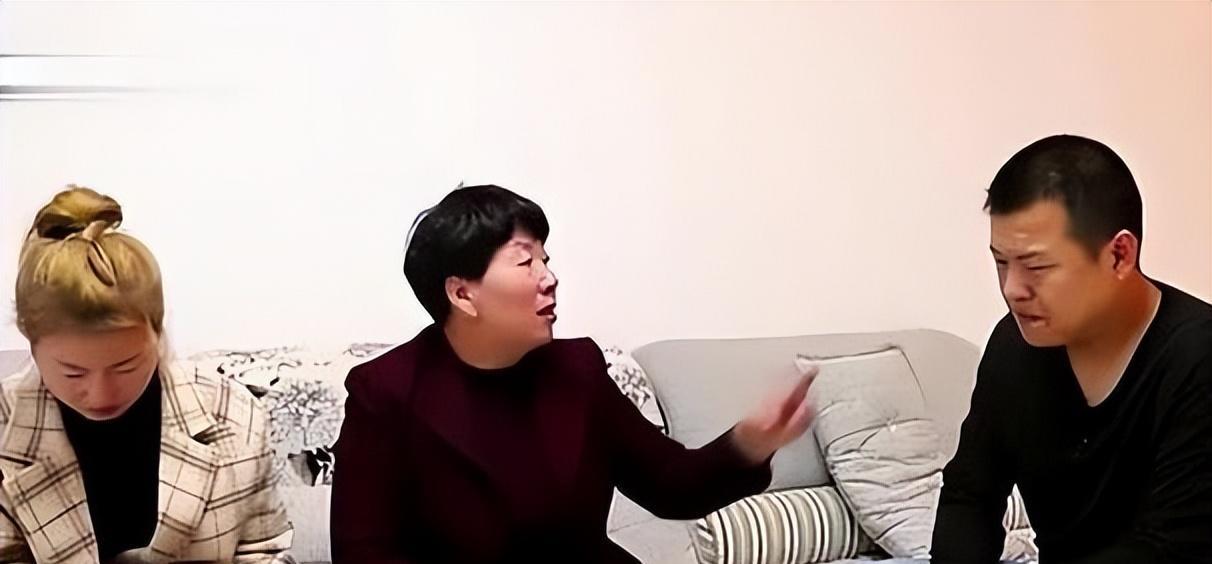 退休金被亲家盯上了？改口之后的真相让我感到心酸