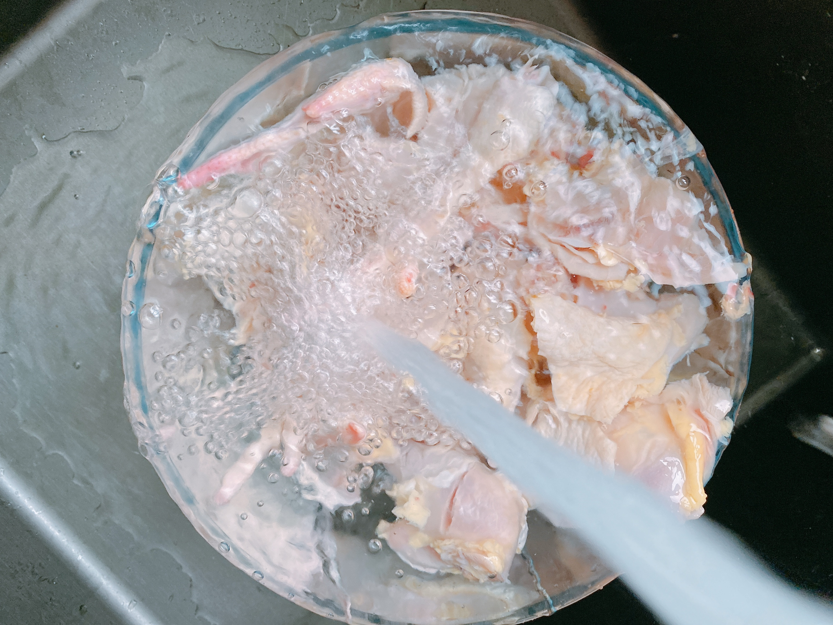 冬天猪肚鸡汤炖什么最补,暖胃驱寒的胡椒猪肚鸡汤