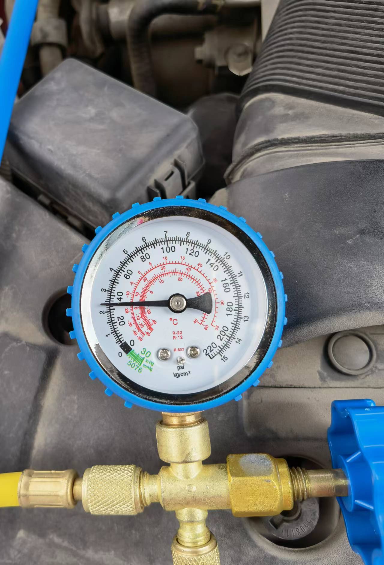 比亚迪秦混动冷媒怎么加,比亚迪秦加冷媒