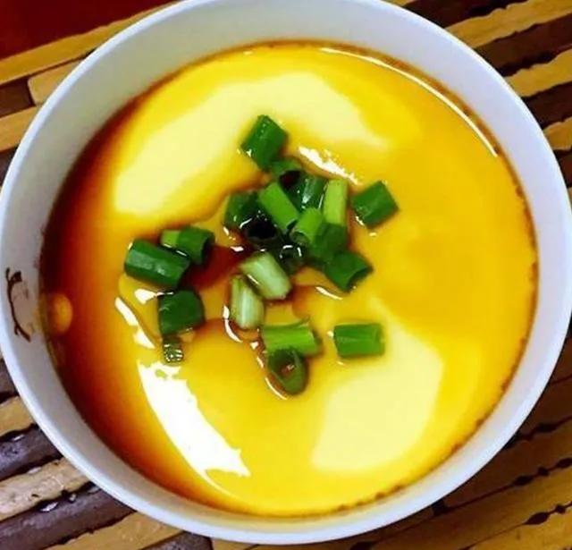 无人与我立黄昏无人问我粥可温图,闲时有人粥可温