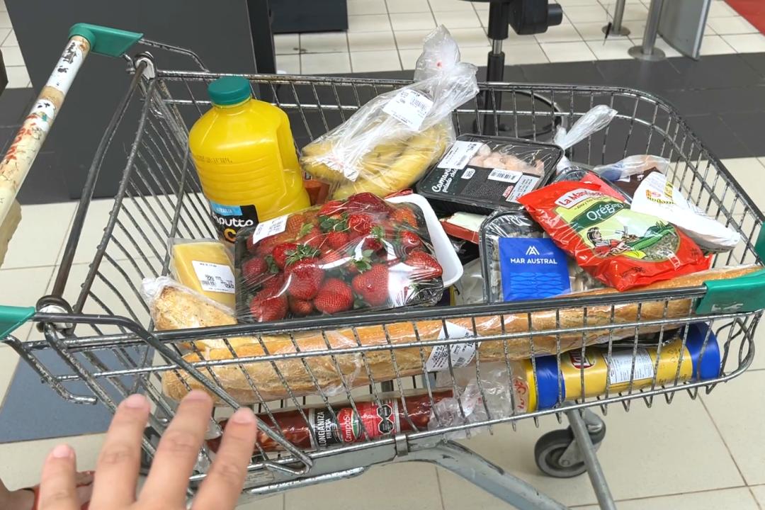 花了6000元在海上吃西餐,花了8000块钱到河里面吃一顿饭