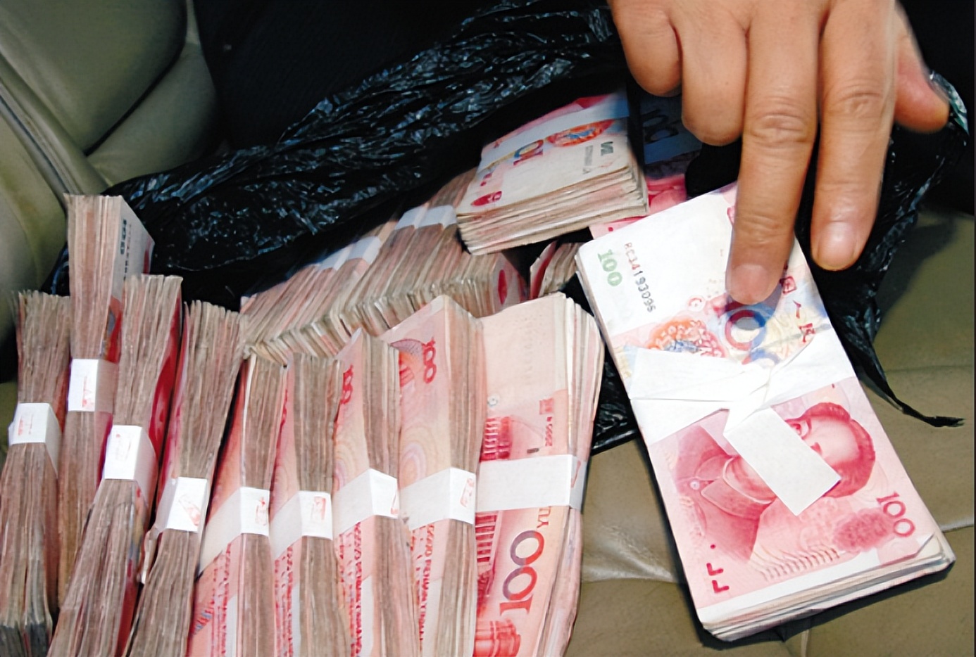 乘客开车遗落11万,乘客遗落300万