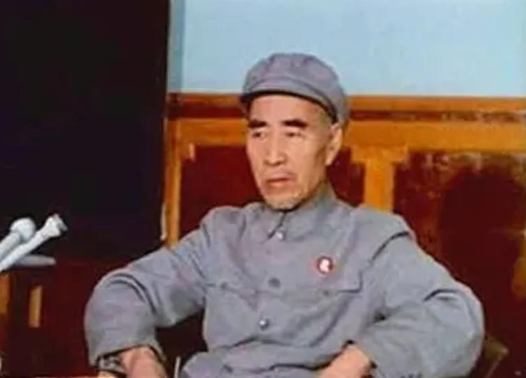 1947年，梁兴初买烟发现没带钱，给刘亚楼打电话：借我1万元