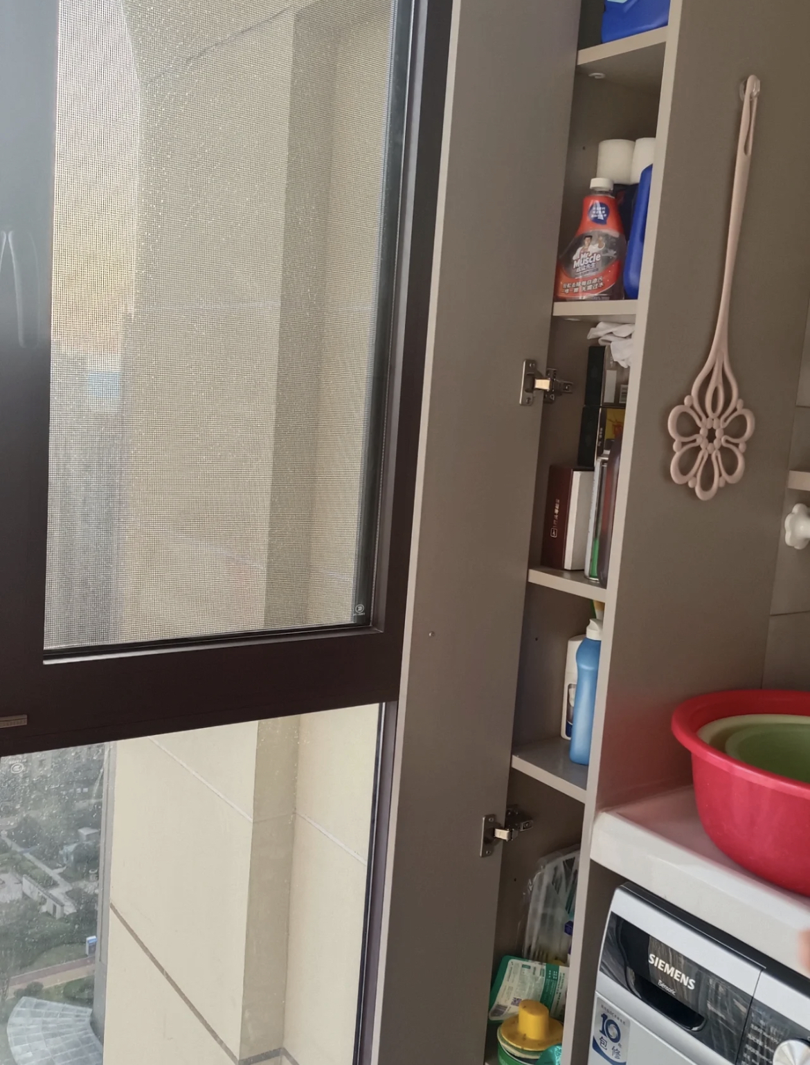 还好当初没放弃，给家里硬挤出15cm窄柜，入住后用处太大了