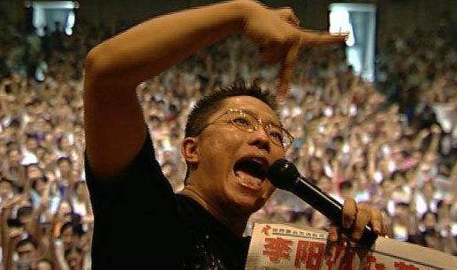 10年前,那个曾教3亿人疯狂英语,被曝家暴丑闻的李阳,如今怎样了