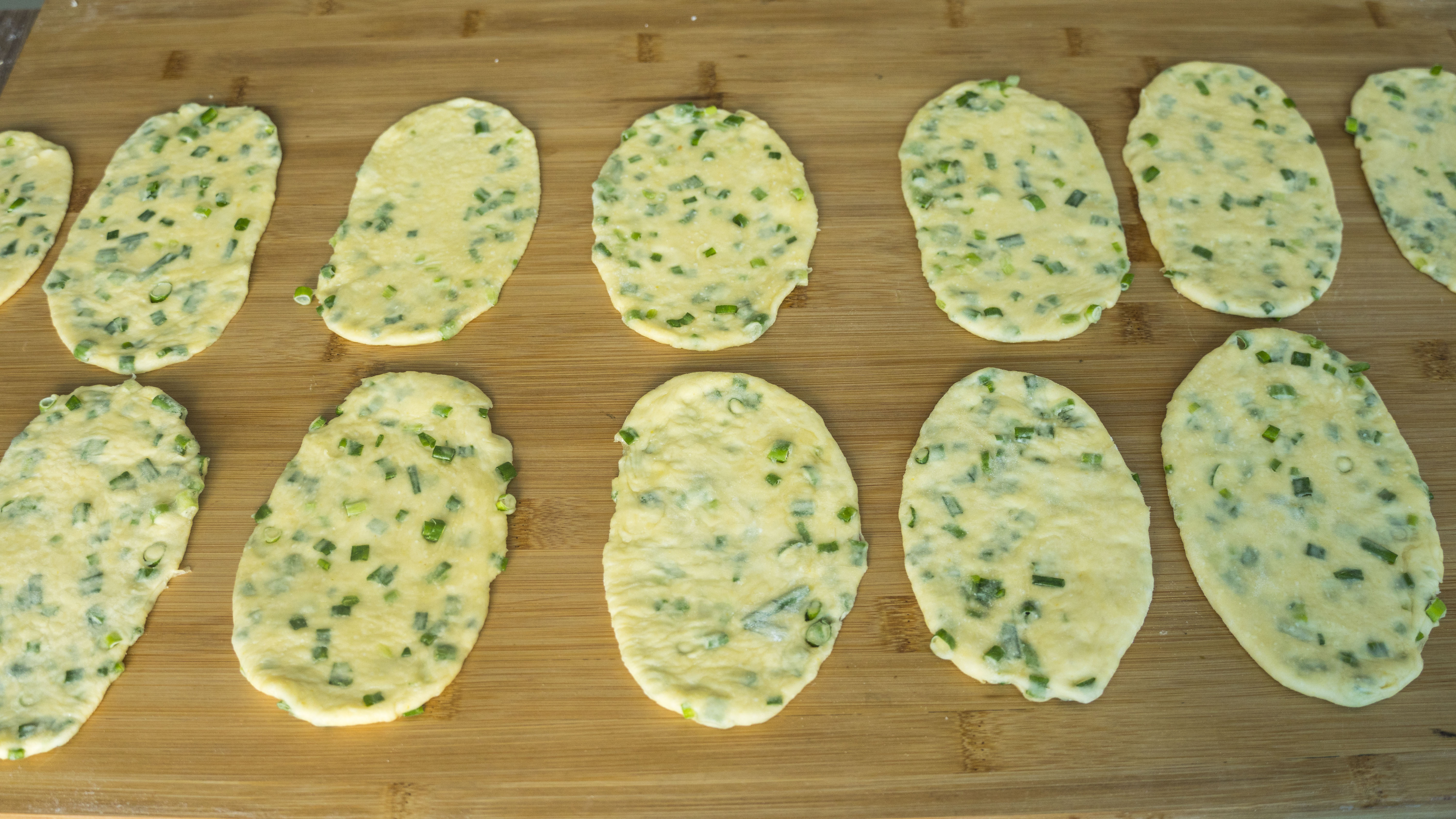 面粉这样做酸甜可口出锅瞬间抢光,面粉的独特做法每一口都酥掉渣