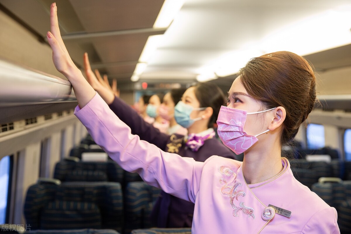 空姐自曝一年工资,空姐自述十年的工资收入