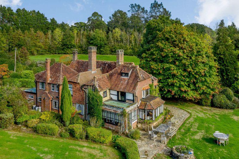 英国人逃离伦敦想要节约成本，没想到越省越贵？！这......