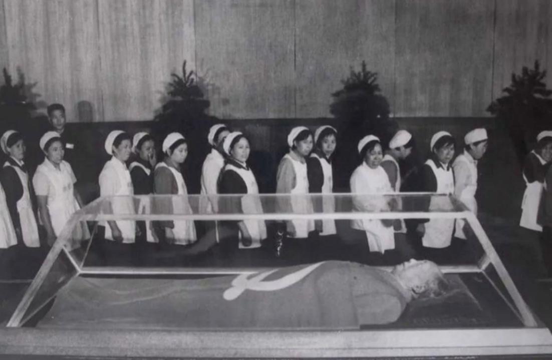 毛主席的水晶棺：纯度99.9999%，能抗8级地震，至今无人能再做