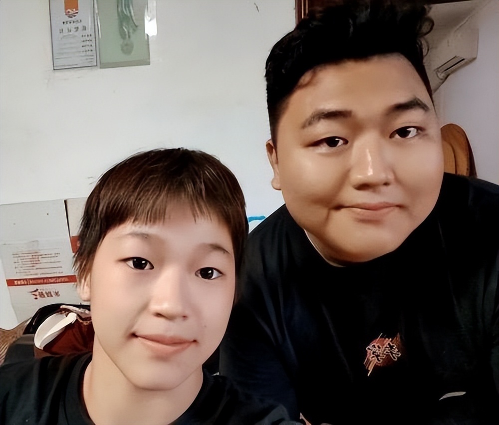 全红婵哥哥正能量，直播劝粉丝不要刷礼物，劳动致富最光荣