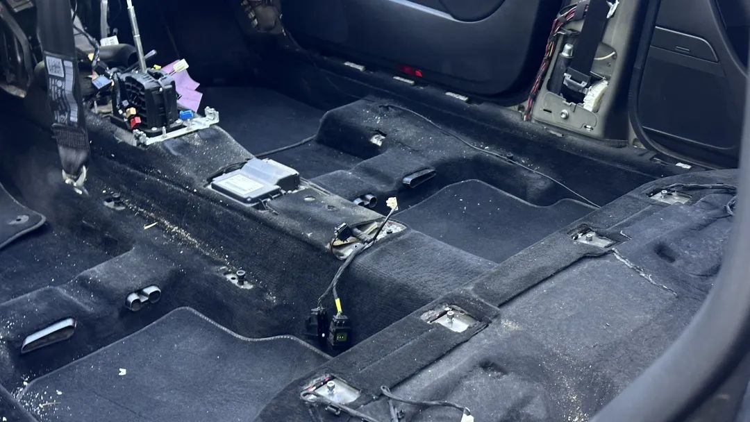 r36翻新改造全过程,大众r36这么老的车怎么还卖这么贵