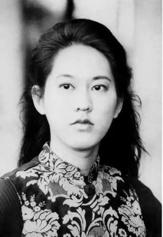 她叫什么名字,她叫皓月