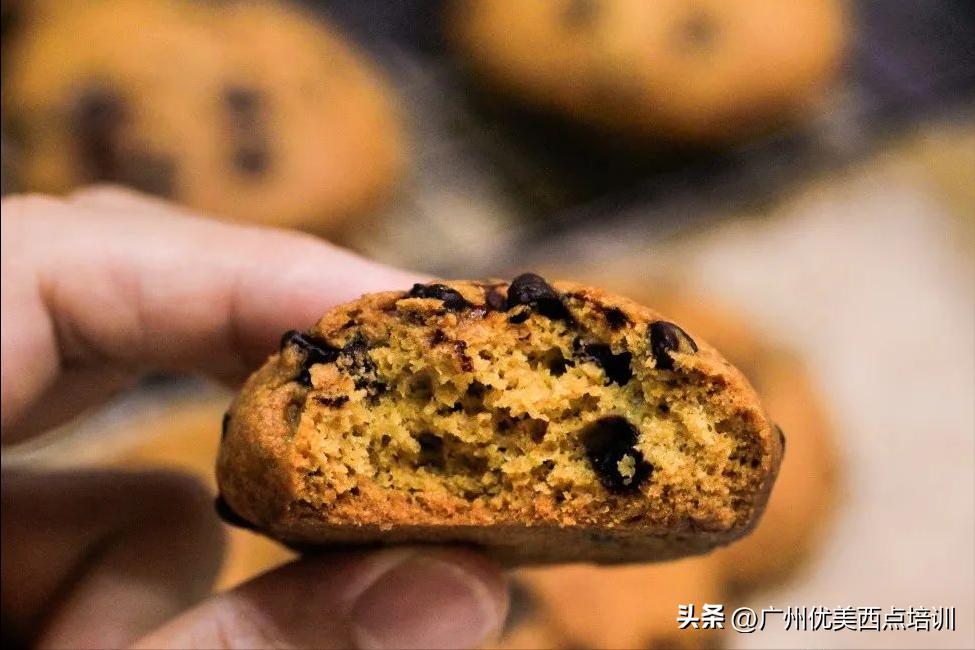 为什么饼干包装完好还会受潮,受潮的威化饼干怎么恢复变干变脆