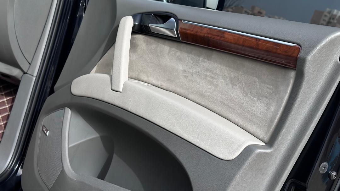 奥迪q7报废厂,老款奥迪q7出车祸