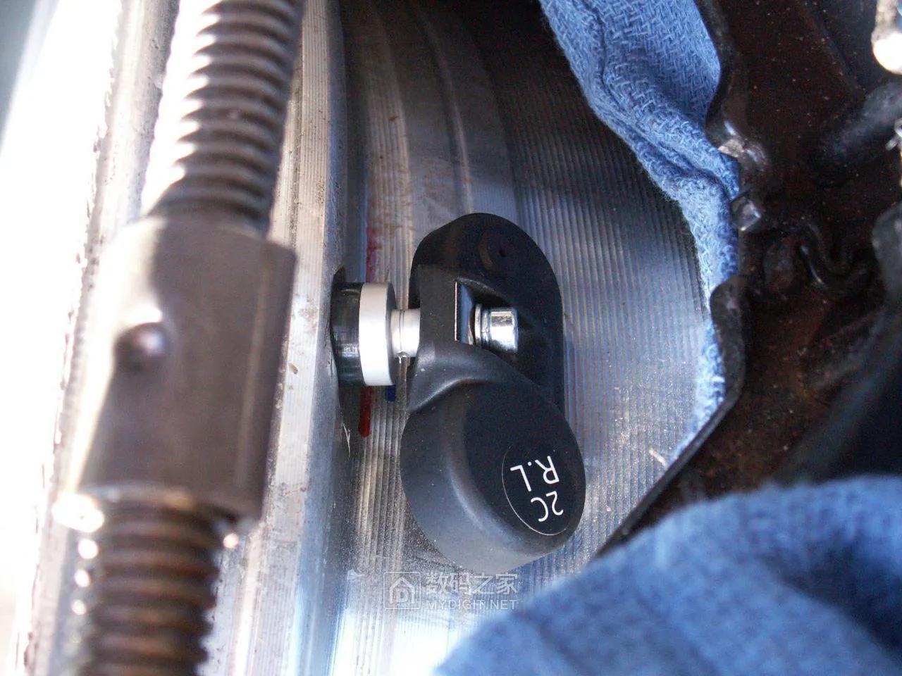 免撬扒胎机怎么装防爆胎,免拆胎更换气门嘴工具