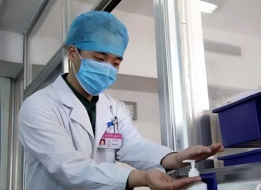 女护士处理男患者隐私部位,会感觉尴尬吗?听听过来人怎么说