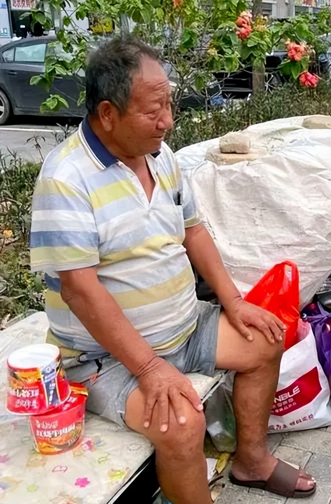 大爷钱被偷了视频,大爷被偷钱国外电影