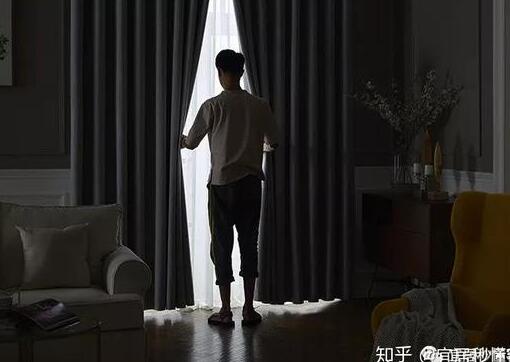 这4种窗帘既实用又美观你家有吗,窗帘是家居装饰不可或缺的一部分