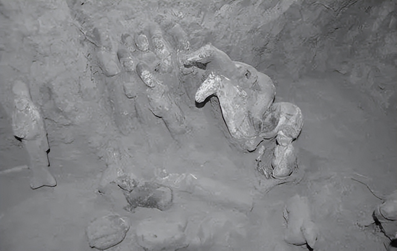 考古挖出古墓的尸体,西安考古发掘古墓现场图片