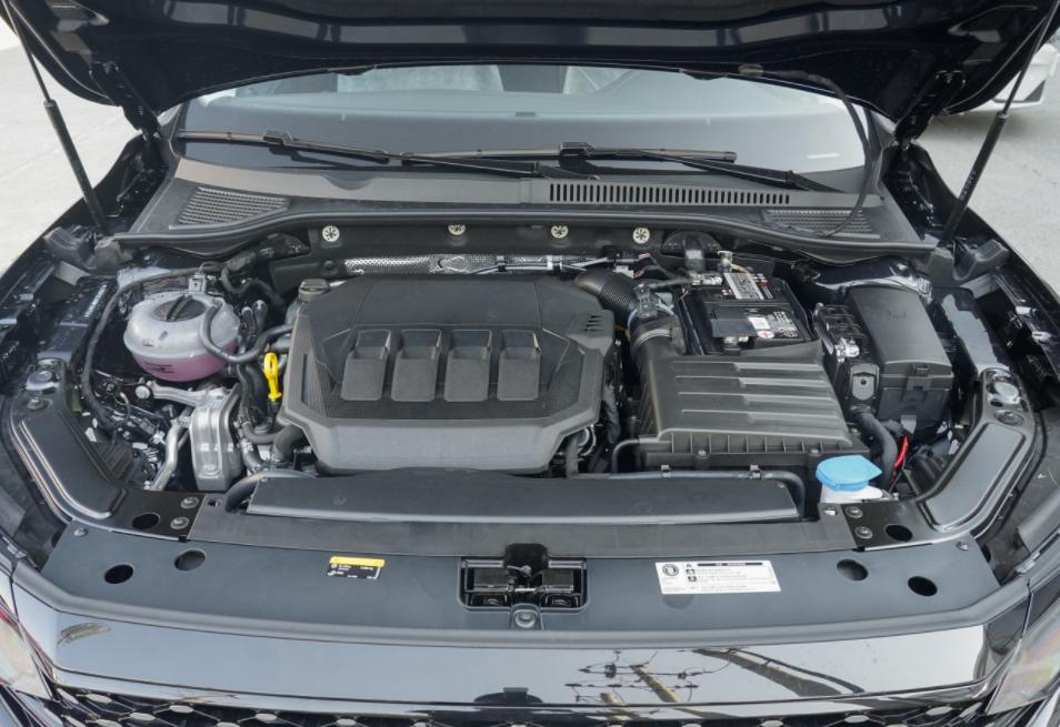 帕萨特对比雅阁实车,帕萨特对比雅阁哪个更值得买