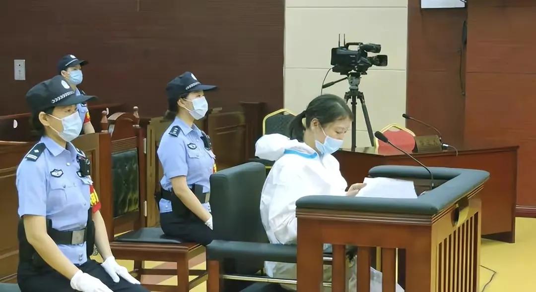 网传劳荣枝更换辩护律师家属回应,劳荣枝律师回应被投诉炒作案件