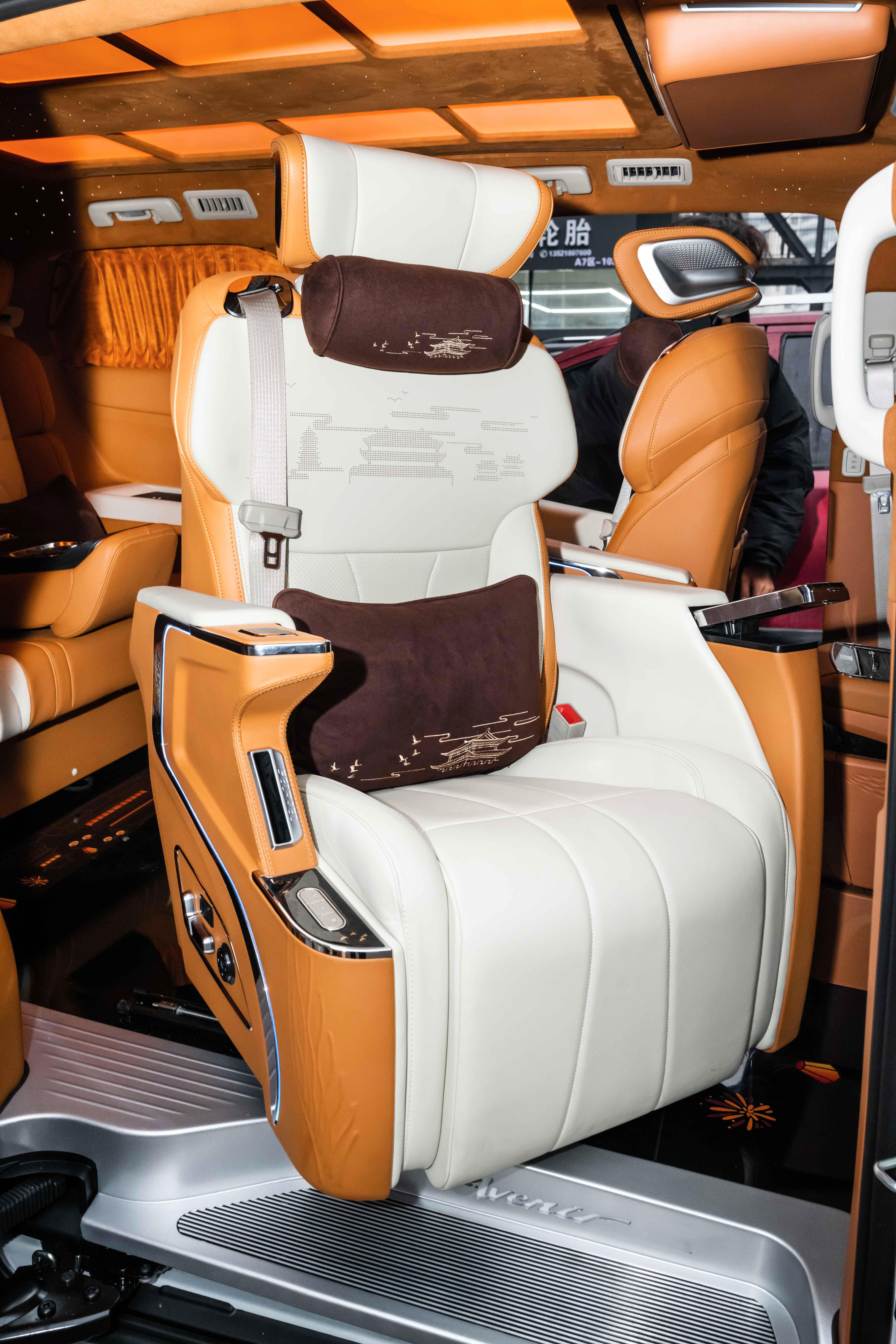 别克gl8改装大唐盛世,别克gl8大唐盛世帝王蓝