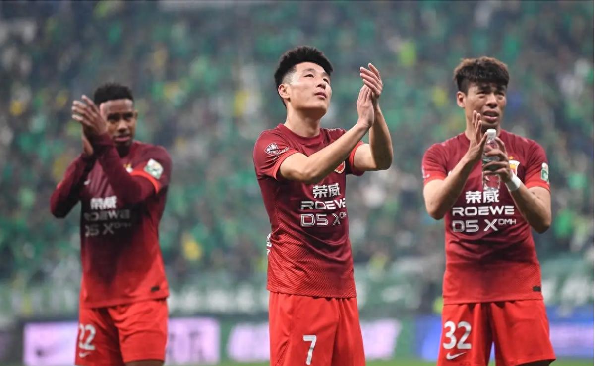 难以理解！自己犯规送点，反抱怨队友，球迷：太过分，严重被高估