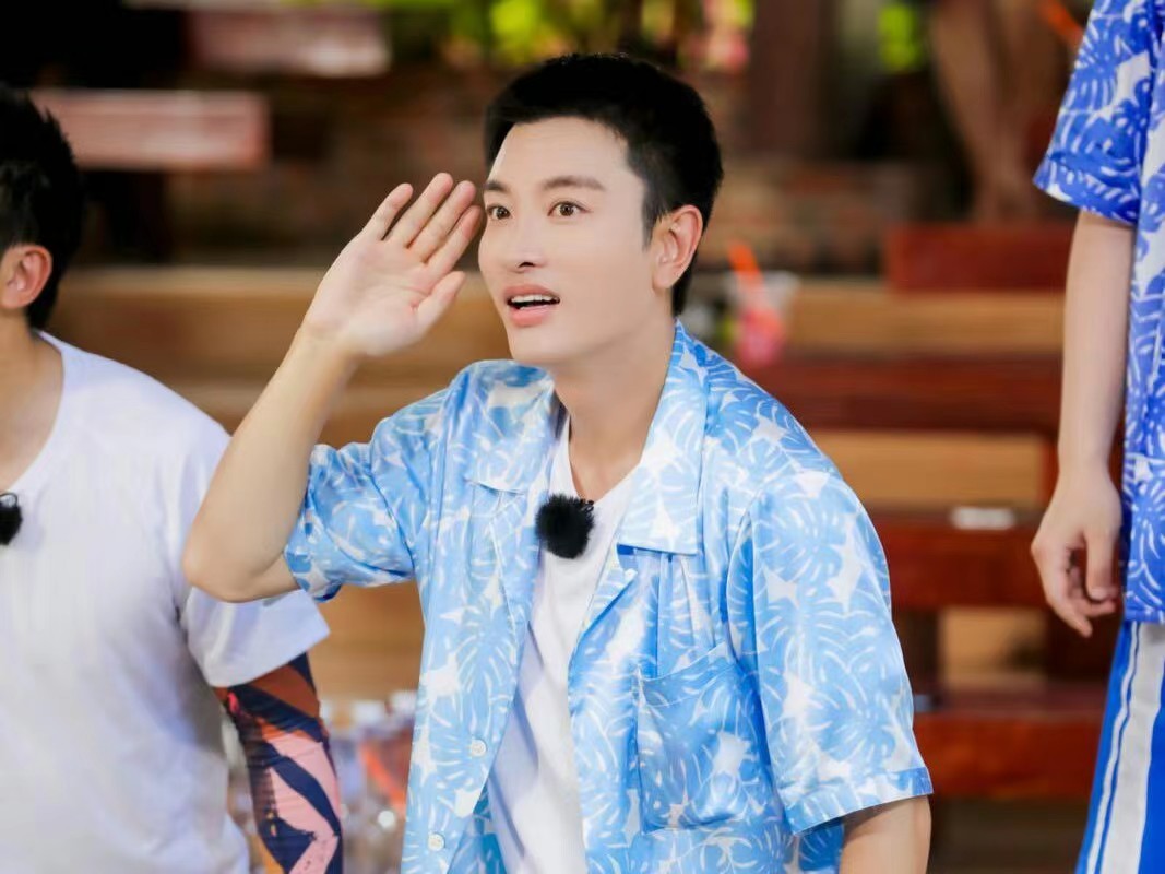 极限挑战杨超越龚俊白敬亭,极限挑战黄景瑜贾乃亮龚俊骑车