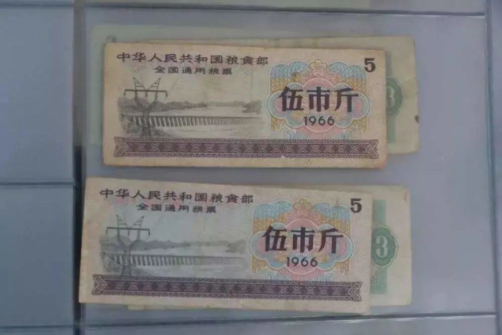 00后大学生的「职业代吃」江湖：重新定义“吃软不吃硬”