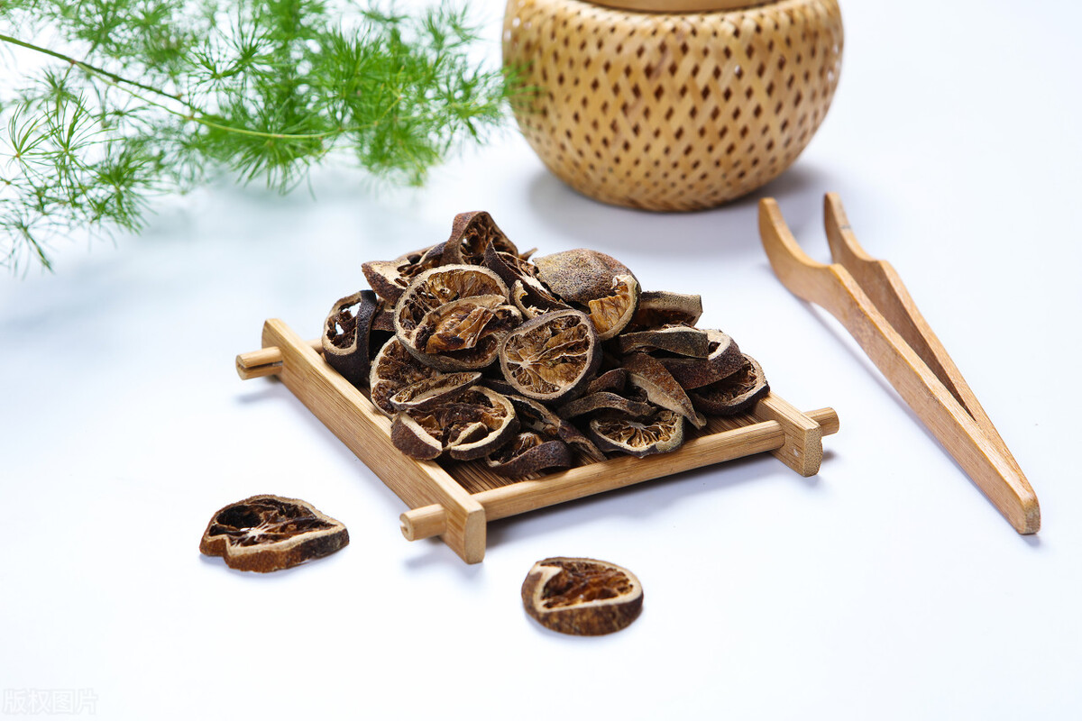 18岁女孩乳腺纤维瘤,少女乳腺纤维瘤建议切除吗