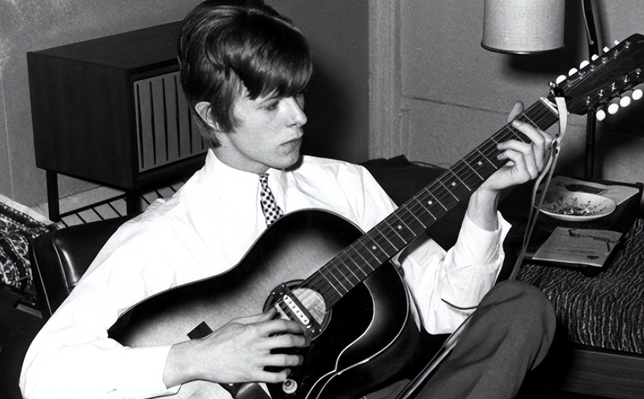 大卫鲍伊时尚风格,大卫鲍伊和妻子伊曼