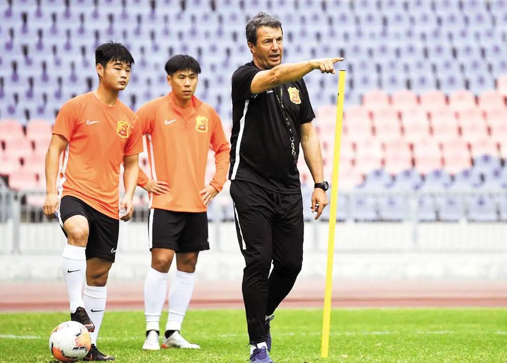 李铁十年足球生涯,中国足球三重巨变李铁