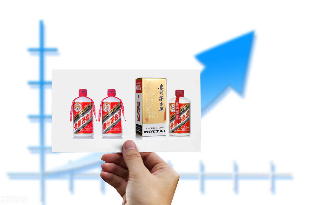 女子腿绑14瓶茅台入境,女子携带14瓶茅台