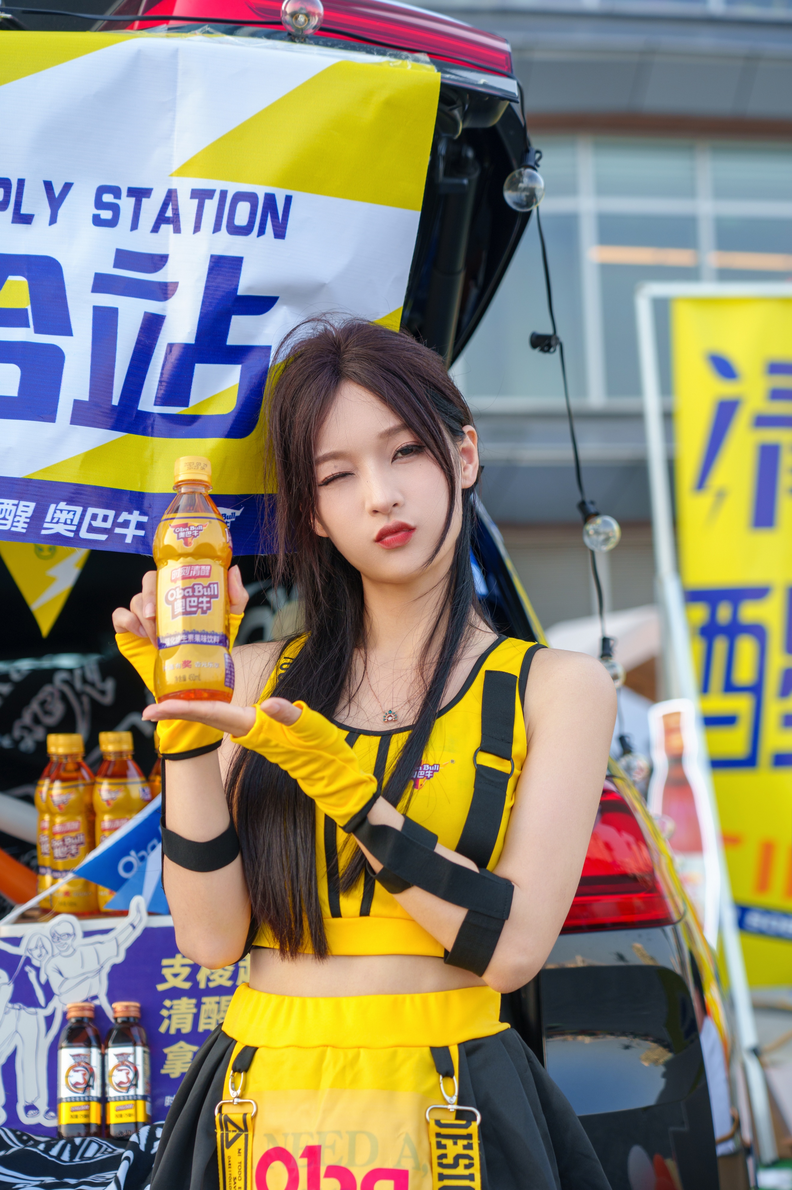 时刻清醒奥巴牛现身水母音乐会玩“快闪”