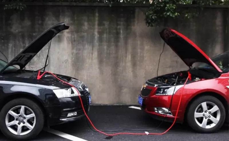 汽车电瓶一年就亏电是什么问题,汽车电瓶指示灯一闪一闪什么问题