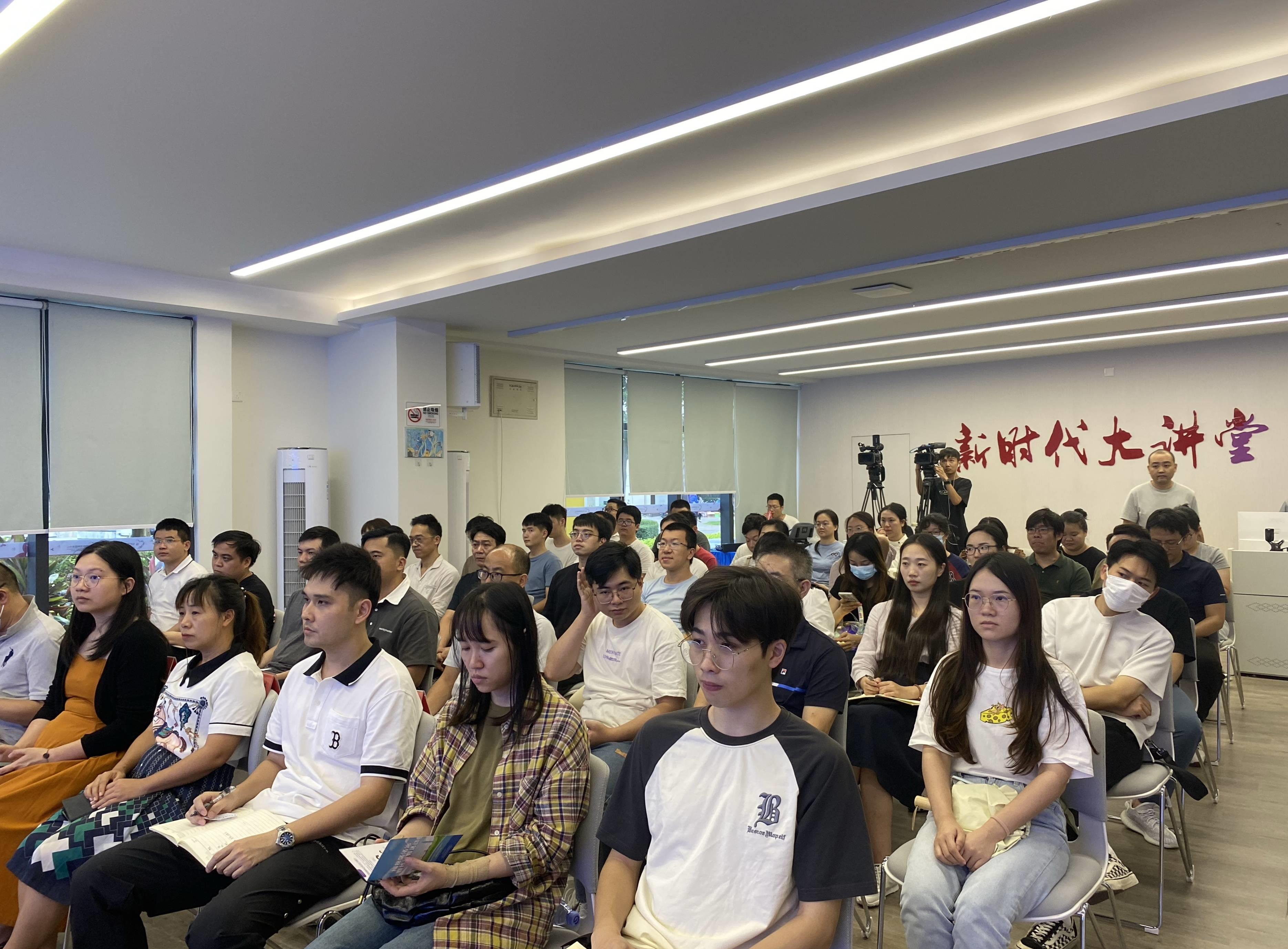 社区开展法律知识专题培训,讲法治故事做法律明白人活动