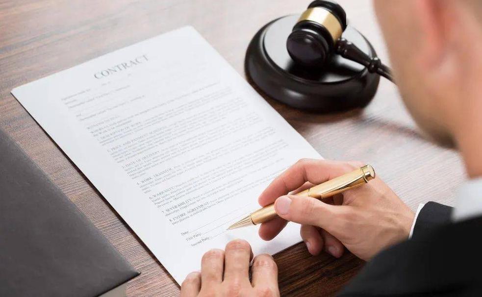 文体活动中受伤责任谁来承担,法律知识误伤有什么赔偿