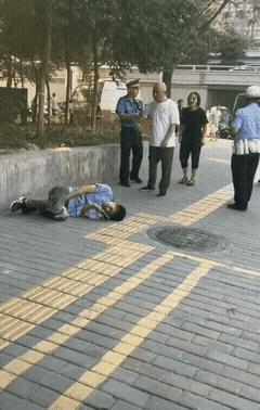 男子醉酒被女友踢,西安男子被踢裆后续