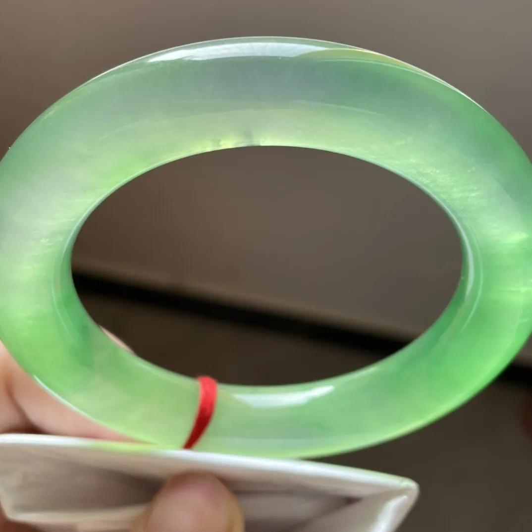 缅甸a货翡翠冰种小圆条翡翠手镯,有绿白黑三种颜色的翡翠手镯