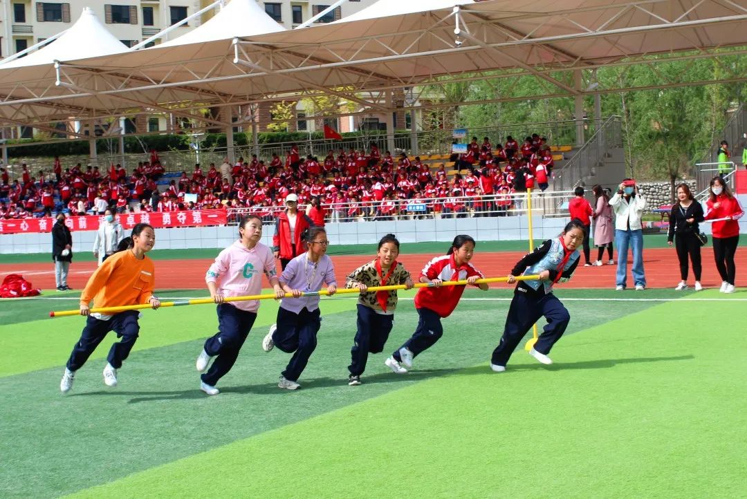 创建国家义务教育优质均衡发展县|走,到黄龙县第二小学看一看!